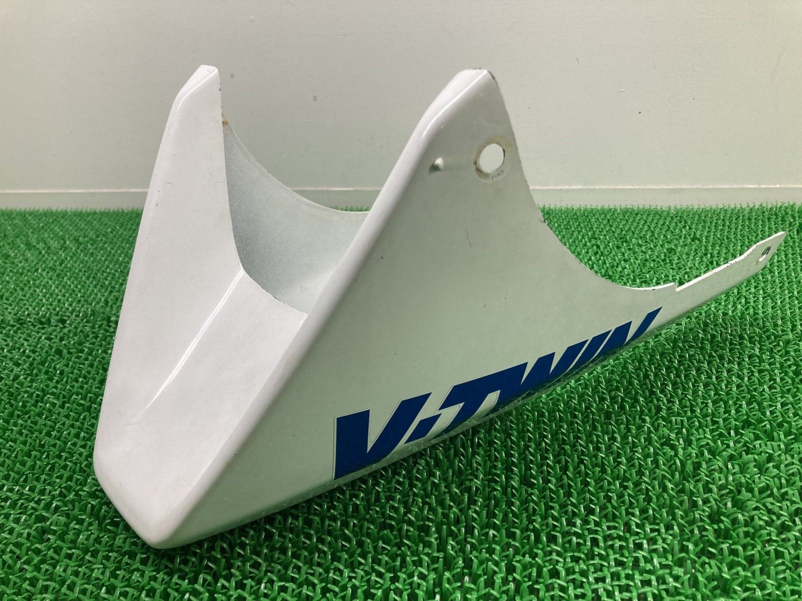 VT 250 F FE アンダーカウル 白 ホンダ バイク 部品 MC 08 ペイント素材に 割れ欠け無し 品薄 kC