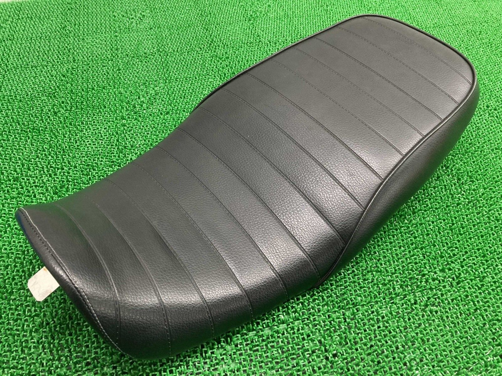 ワークスクオリティ製ZRX 1100 シート 社外 ZRT 10 C カスタムシート ローダウン タックロール 修復素材に Av