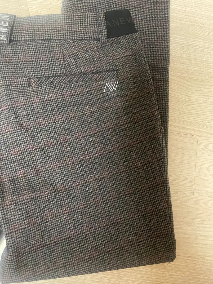 アニュー ブラック