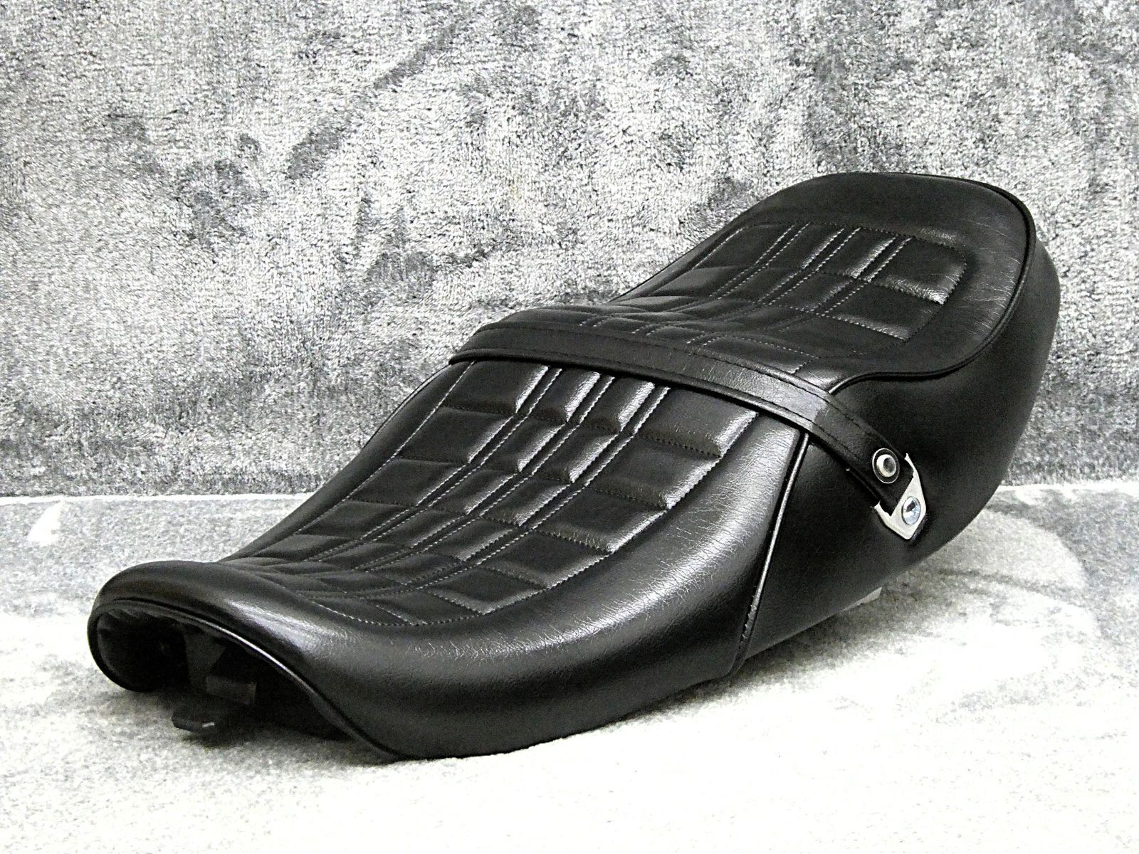 ゼファー1100 E4黒 カスタムシート/完成品BLACKブラック黒RSあんこ抜き ゼファー1100 E4黒 カスタムシート/完成品BLACKブラック黒RSあんこ抜き