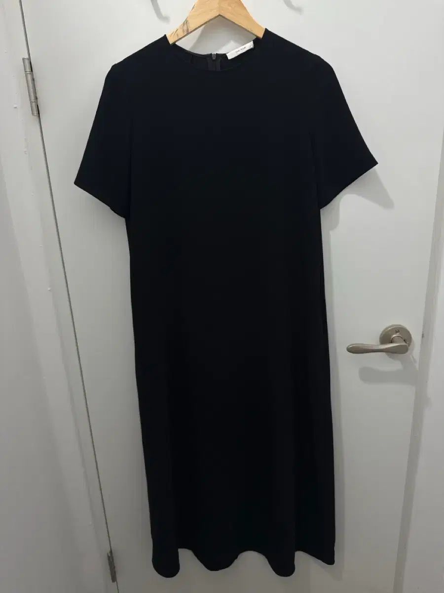 ザ ロウ ブラック 半袖 ONE PIECE