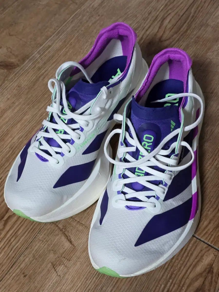 アディダス アディゼロ プロ4 ランニングシューズ