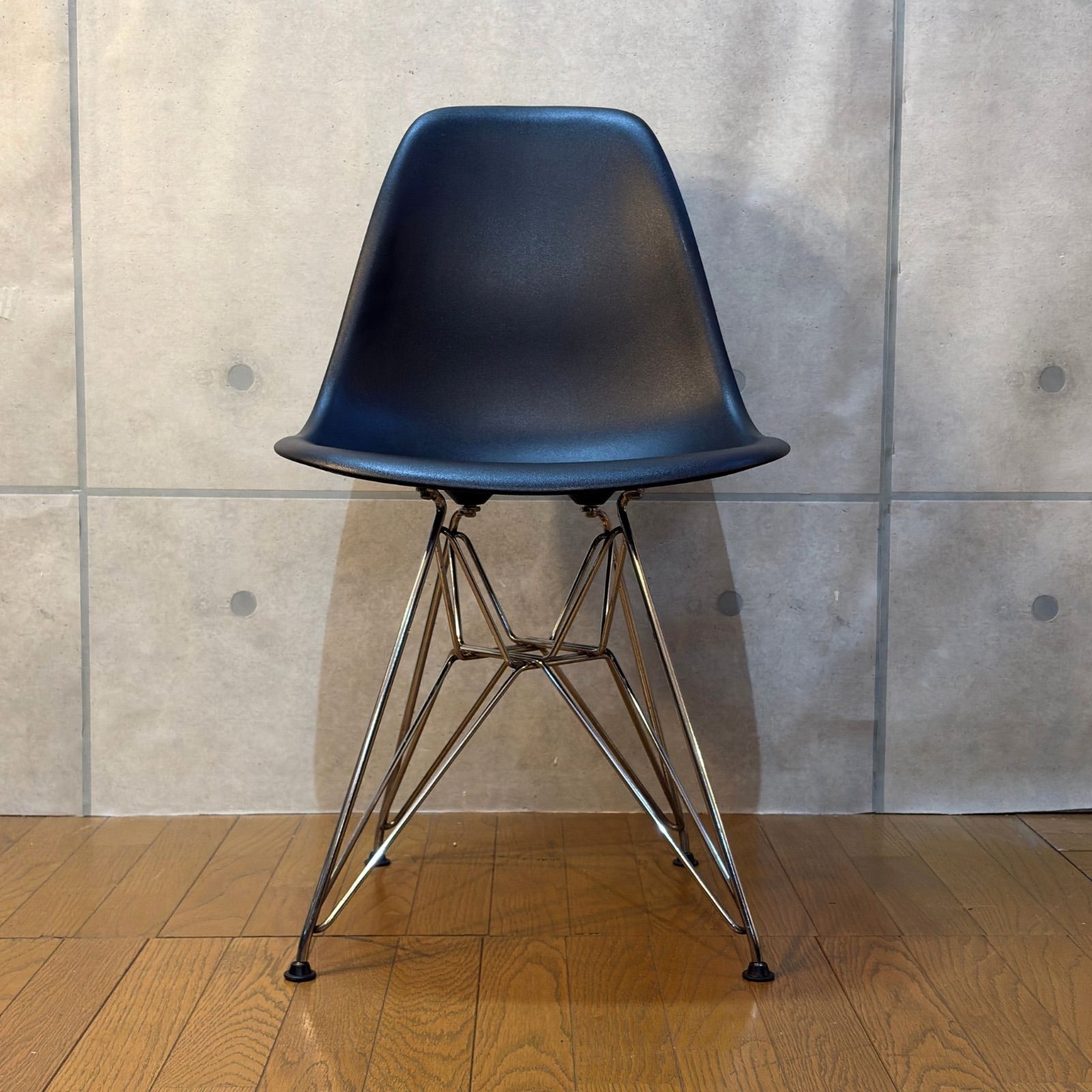 訳あり　ハーマンミラー　イームズ シェルチェア　ビンテージ　古道具　送料込 USED】ハーマンミラー イームズ シェルチェア DSR ブラック 正規品 訳