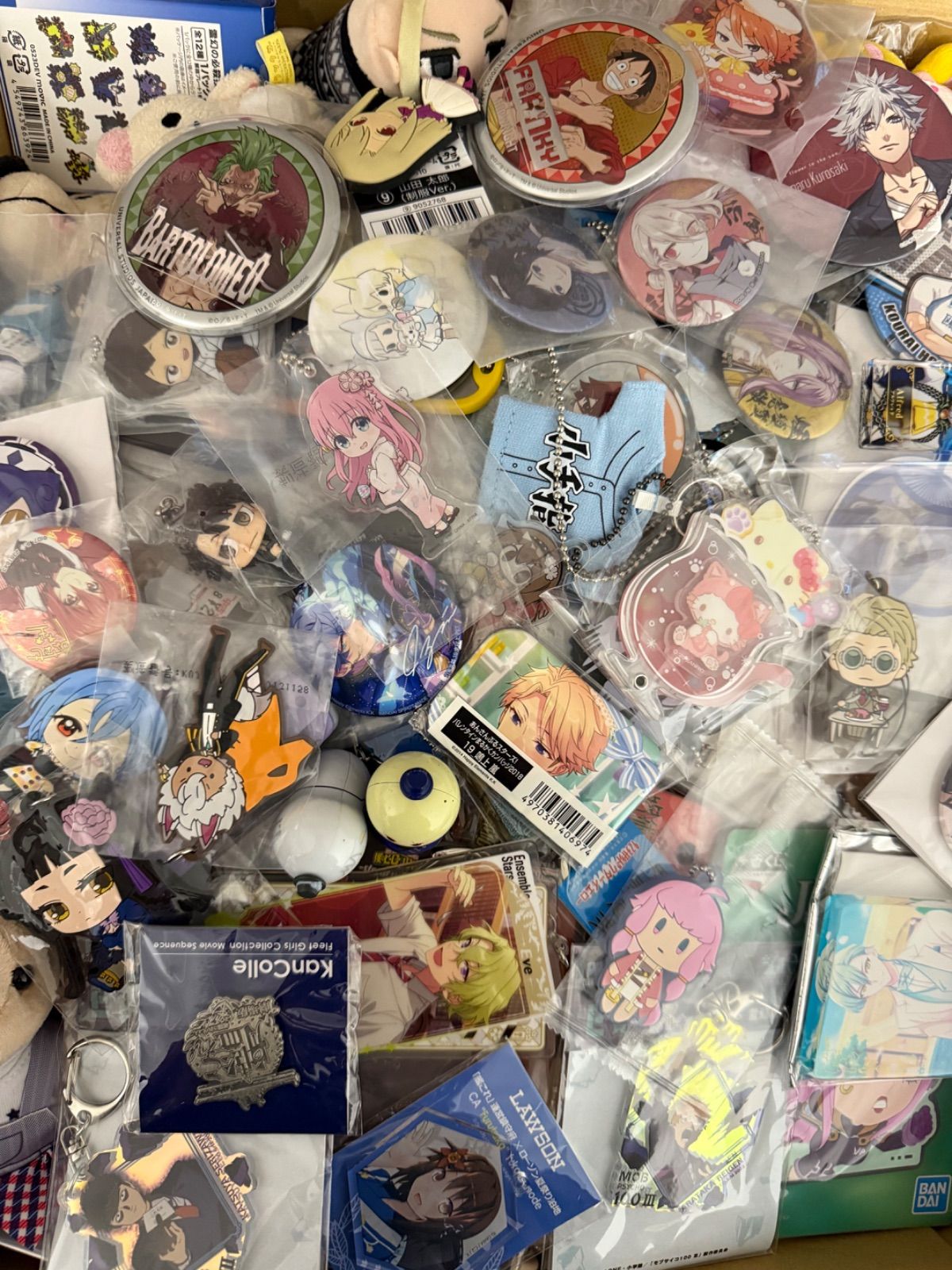 大特価！ アニメグッズ等 缶バッジ キーホルダー クリアファイル