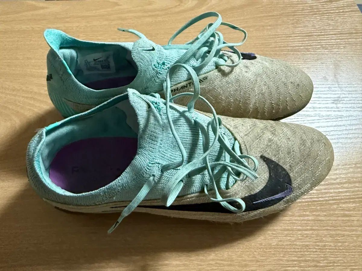 ナイキ FANTOM サッカーシューズ 275