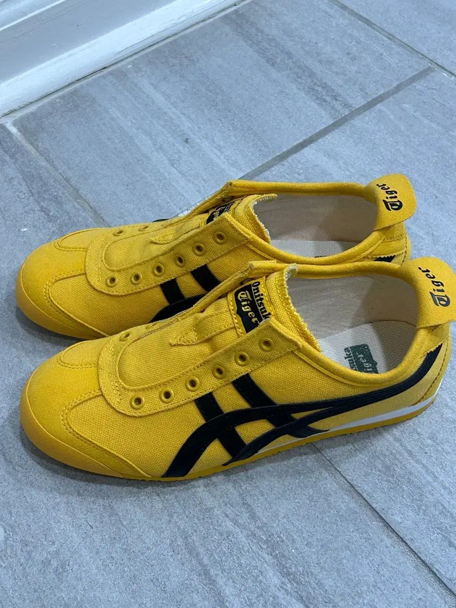 オニツカタイガー 멕시코 66 スリッポン イェロー 230