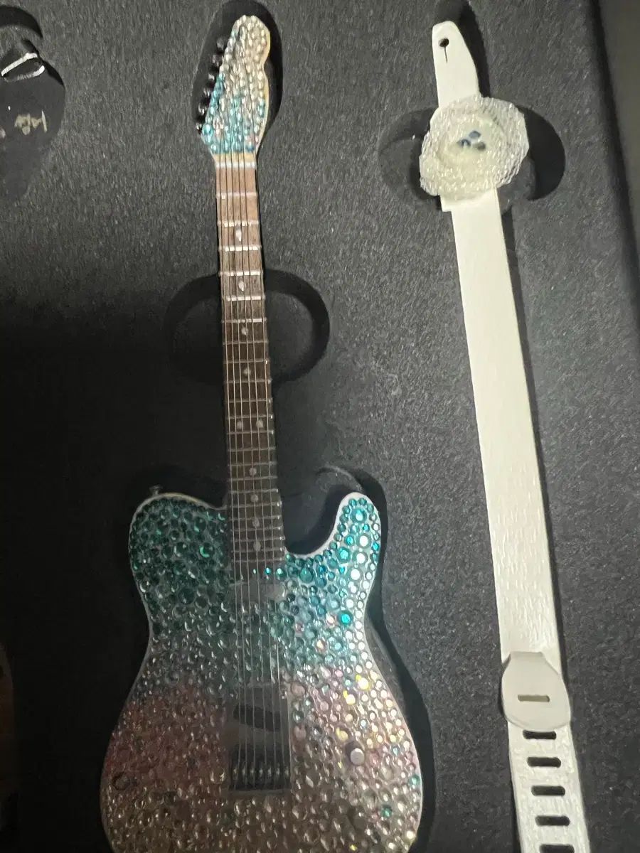 IU バイサマー ミニチュア ギターセット