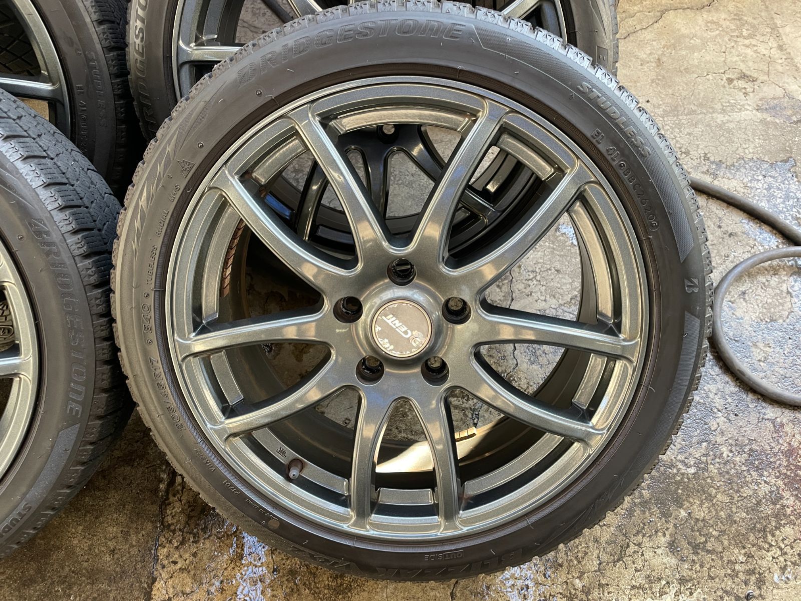 ルノー ルーテシアに使用 DCENTI アルミホイール 17インチ 7 0 J 55 PCD 114 3 5 H＆スタッドレス ブリヂストン BLIZZAK VRX 2 205 45 R 17 品 4本セット 数量4 でご 下さい 菅62