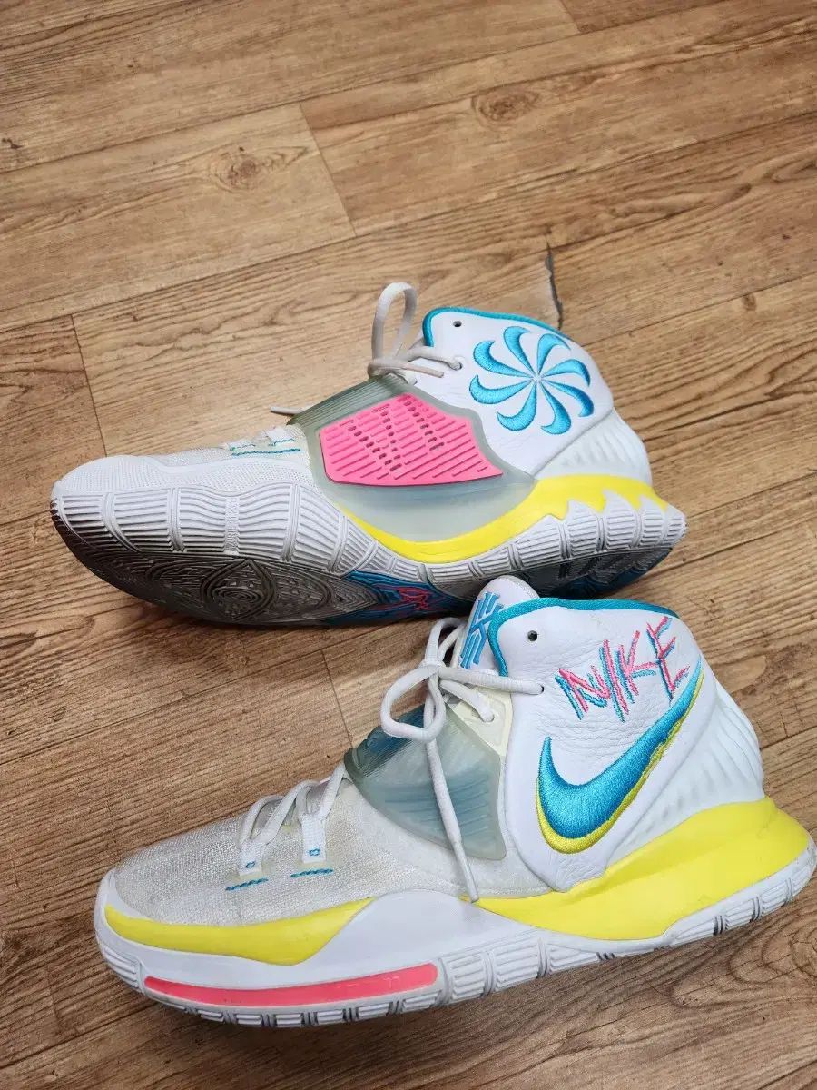 ナイキ カイリー バスケシューズ 白 ブルー