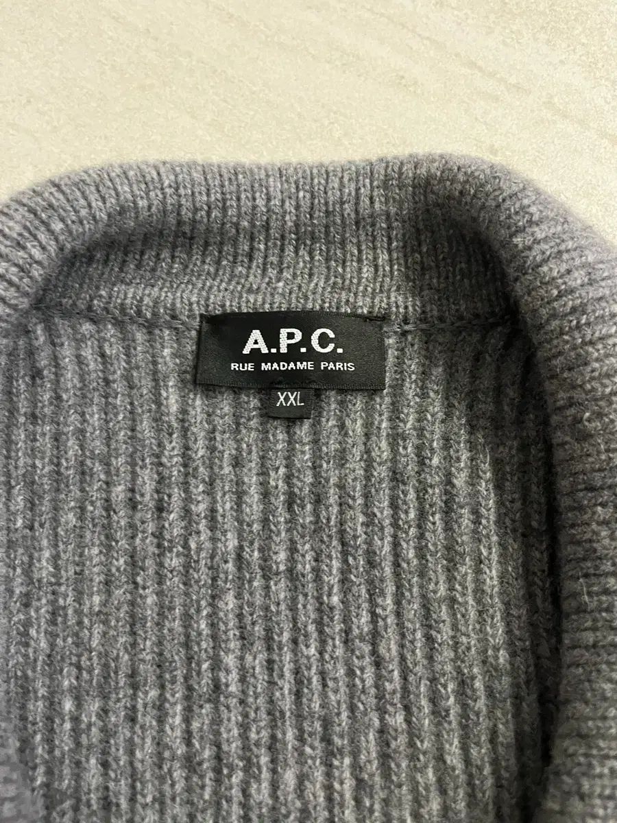 A P C ウール ロゴ グレー カーディガン | A.P.C. グレー SUZY⁄JPS 