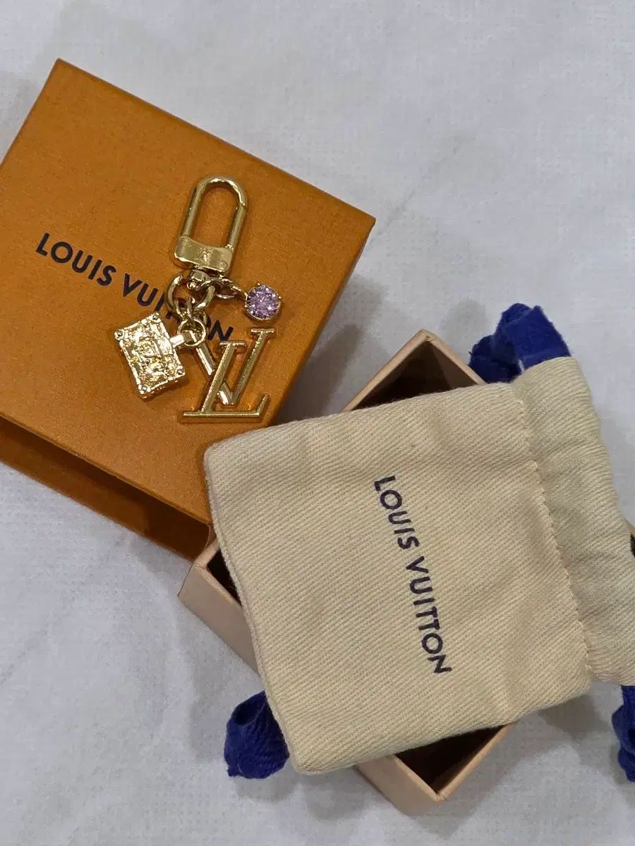 Louis Vuitton プチ 馬 キーホルダー チャーム キーホルダー キーリング 小物 メンズ