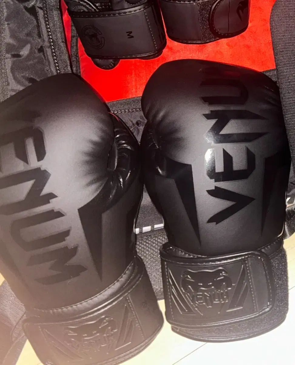 ヴェナム エリート 12 oz グローブ