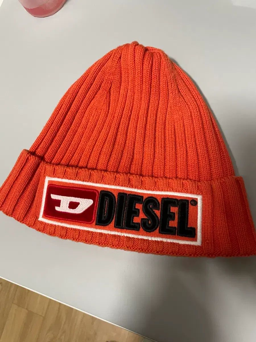 DIESEL ビックロゴ 립 ビーニー オレンジ