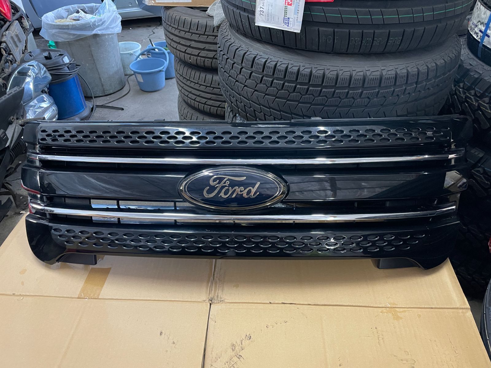 フォード エクスプローラー 純正グリル ブラック 中古品 菅159 - メルカリ