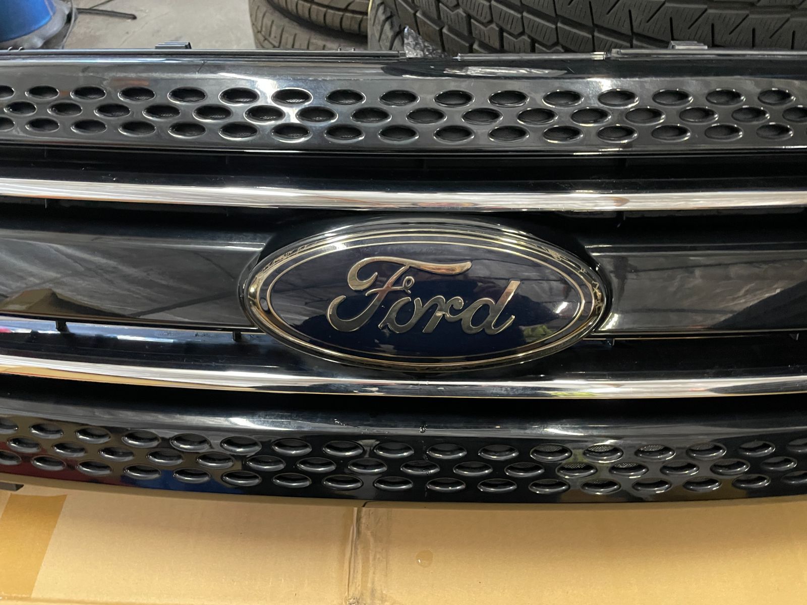 人気 フォード エクスプローラー 純正グリル ブラック 品 菅159