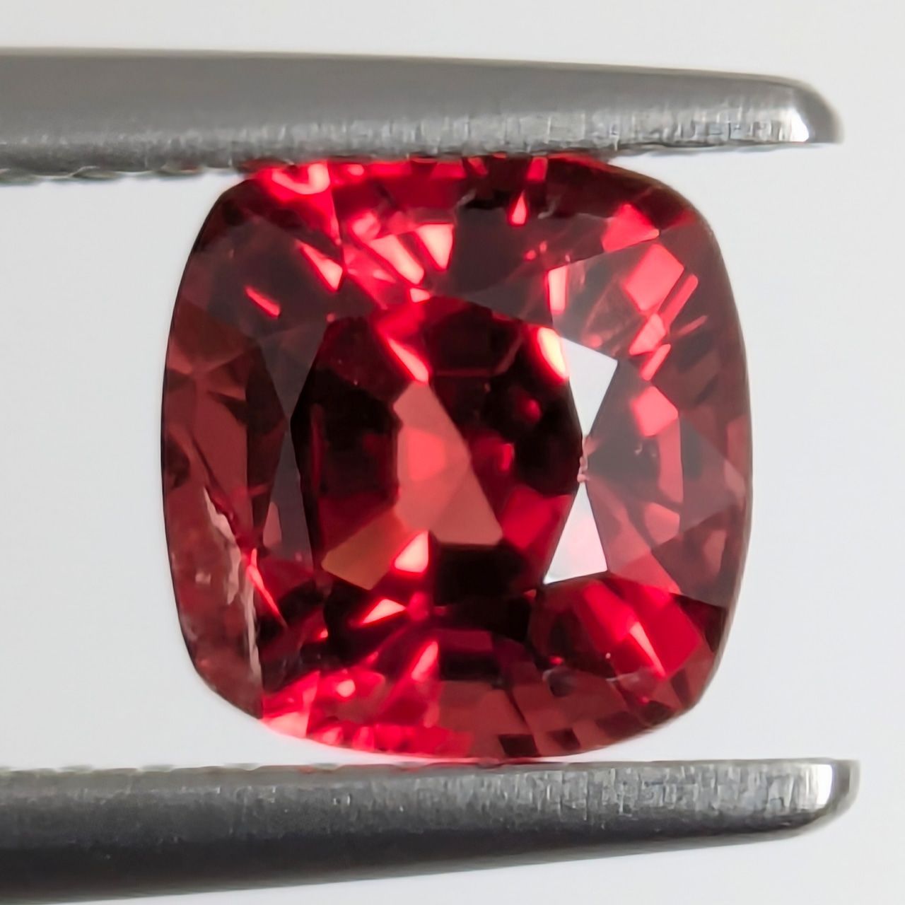 レッドスピネル ミャンマー モゴック産 1.22 ct