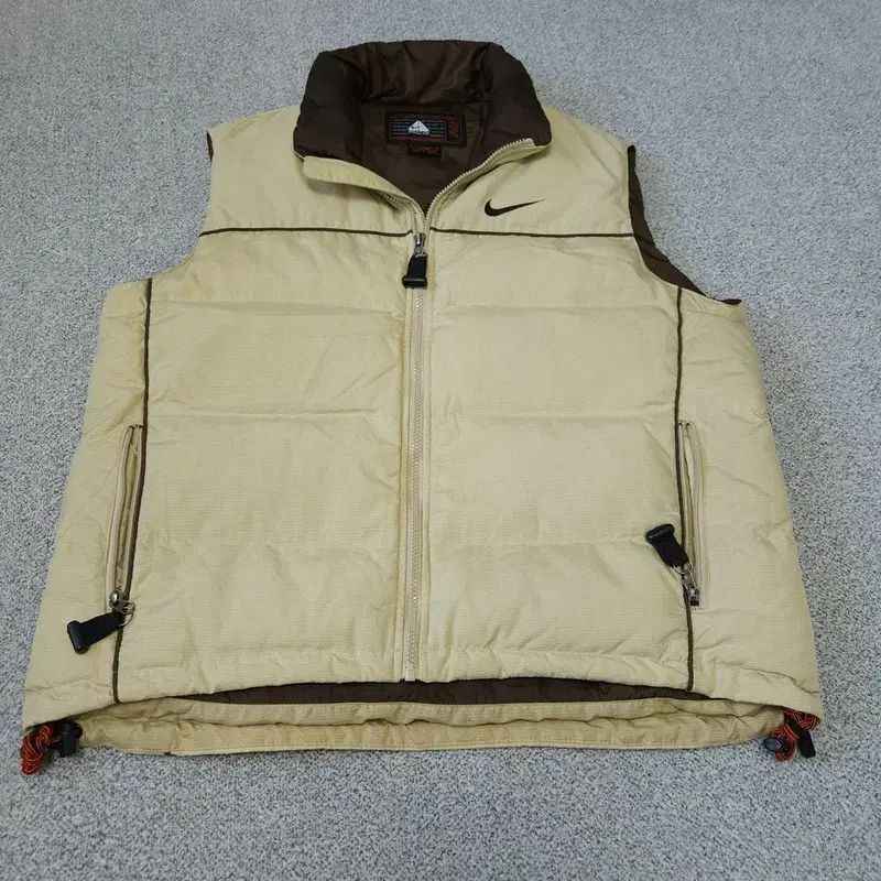 M 100 NIKE acg ダウン ベスト