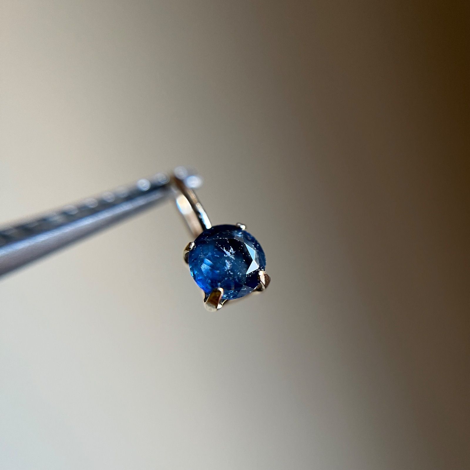 K18 天然石サファイア ラウンド ペンダントトップ チャーム カラー