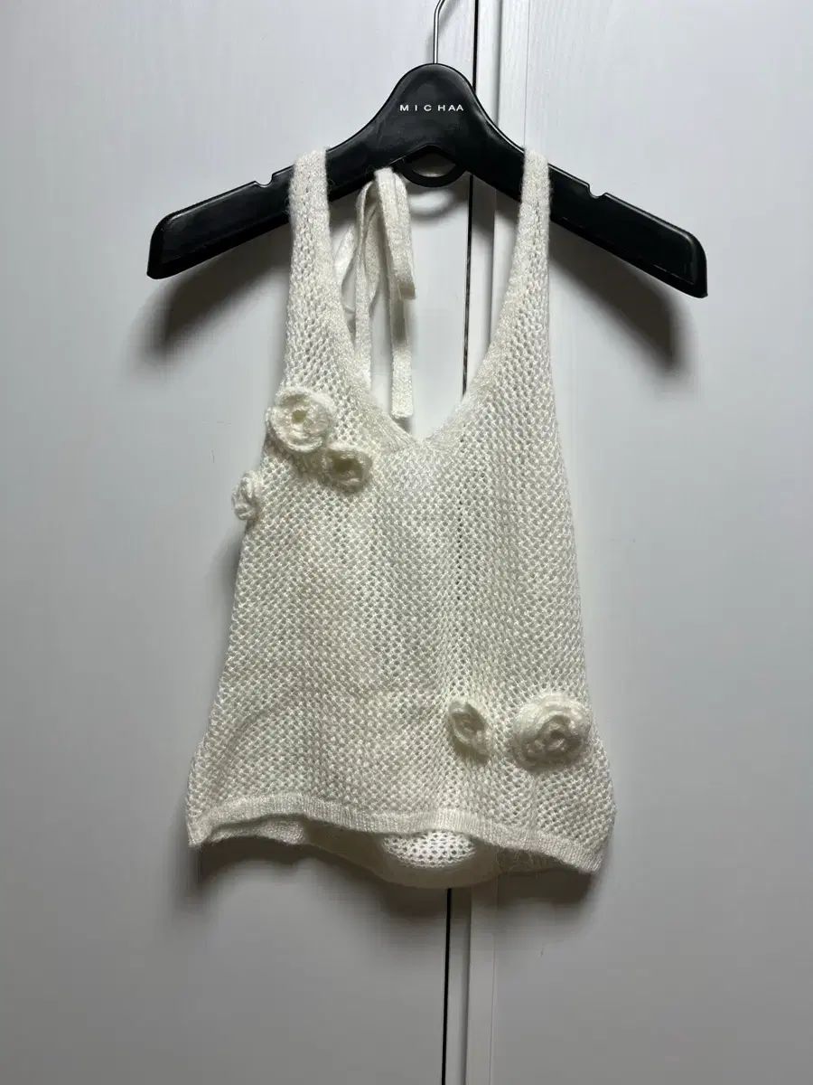 クォン ウンビ KWON EUNBI 着用 sinoon シヌーン フラワー ホルターネック ニット ベスト