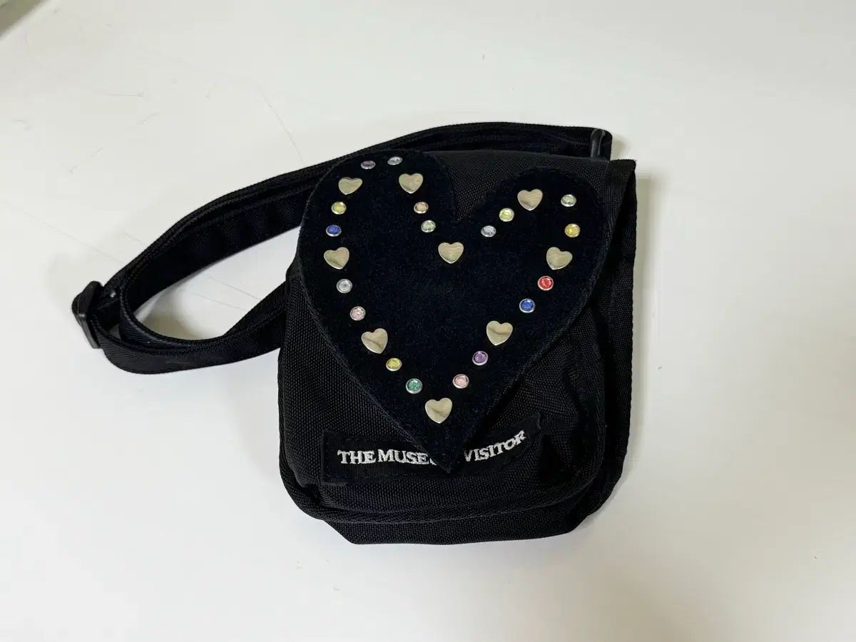 THE MUSEUM VISITOR ザミュージアムビジター ハート ジェム ミニバック ブラック