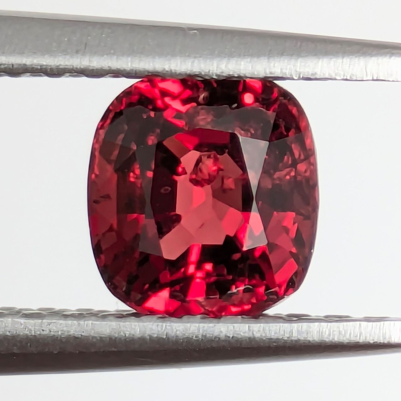 レッドスピネル ミャンマー モゴック産 0.80 ct