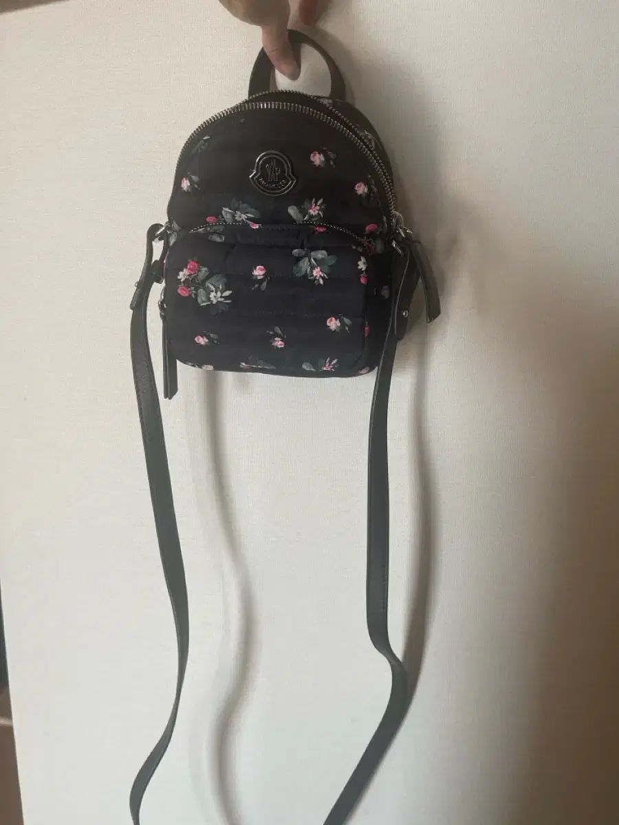 モンクレール KILIA スモール クロスボディーバッグ