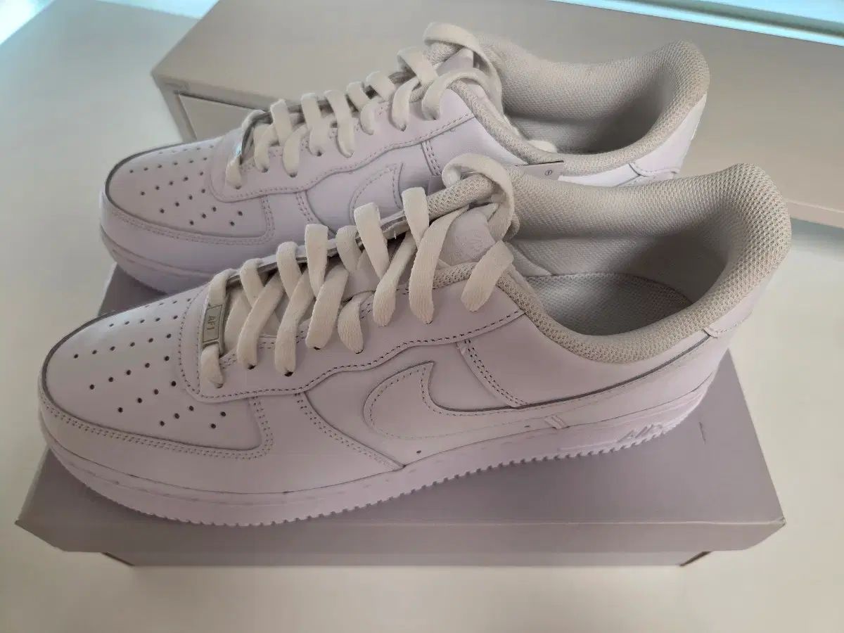 ナイキ エアフォース 1 07 白 310