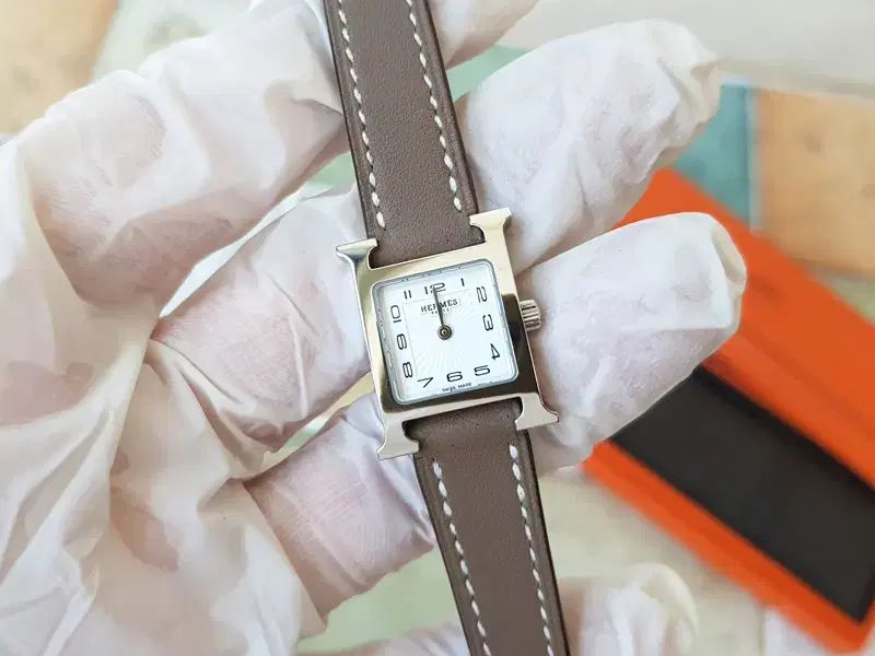 Hermes エルメス 新モデル Hウォッチ ミニ シルバー TPMサイズ HH 1 110