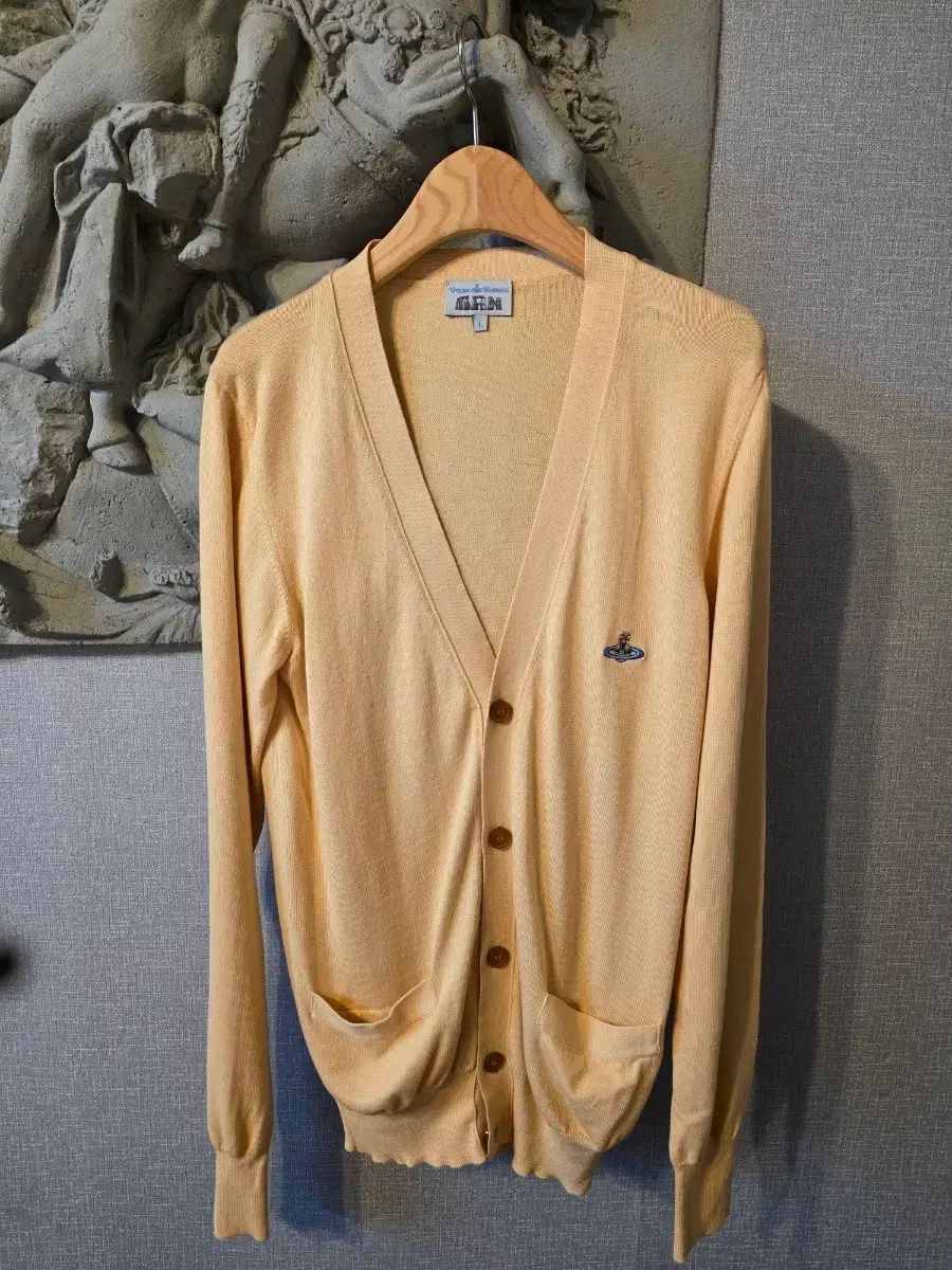 Vivienne Westwood（カーディガン ・ イエロー⁄黄色系）のフリマ