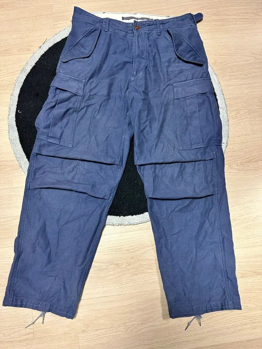 カーキフィールドパンツ