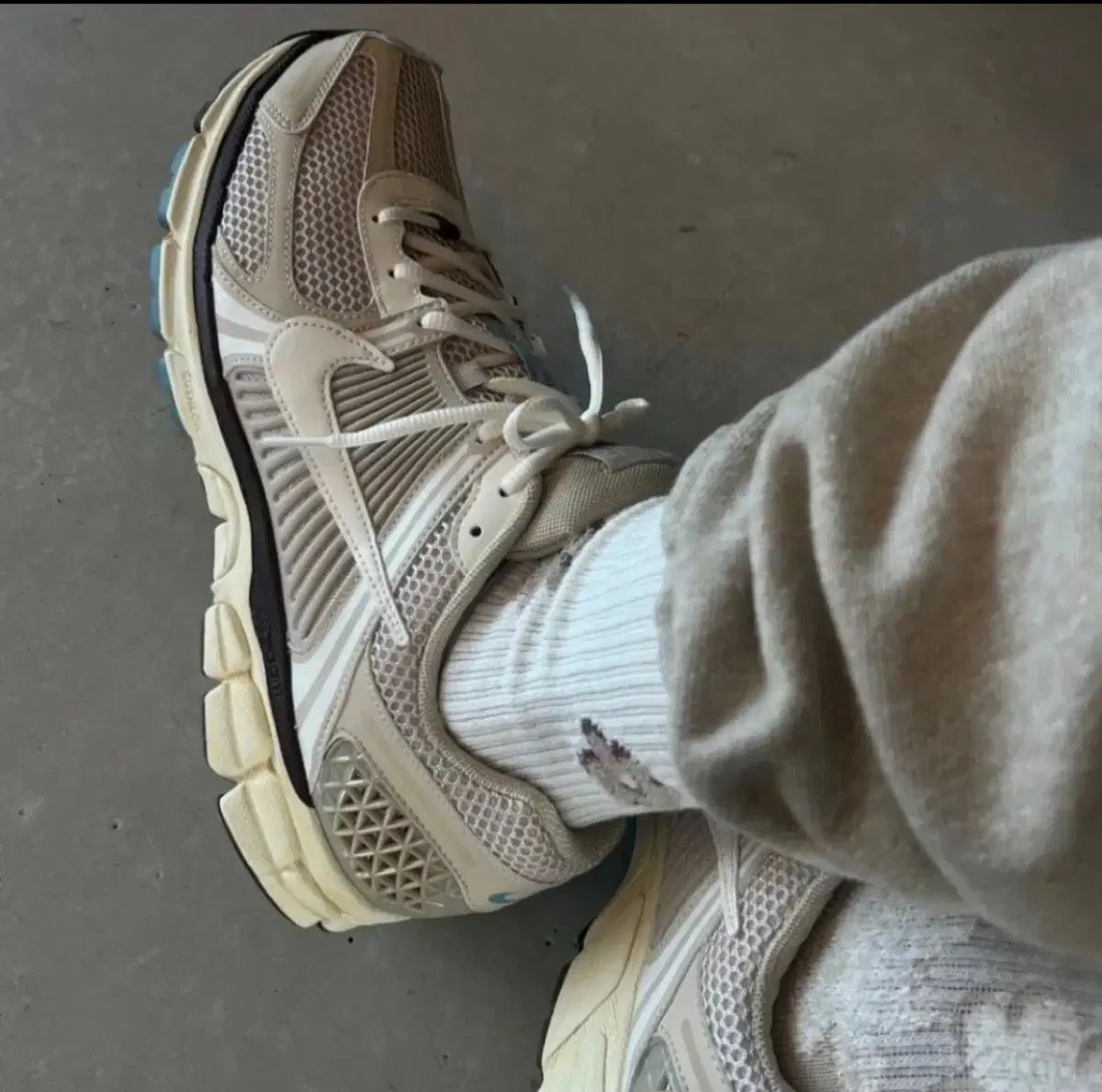 ナイキ ズーム ボメロ 5 オートミール ベージュ レディース 270