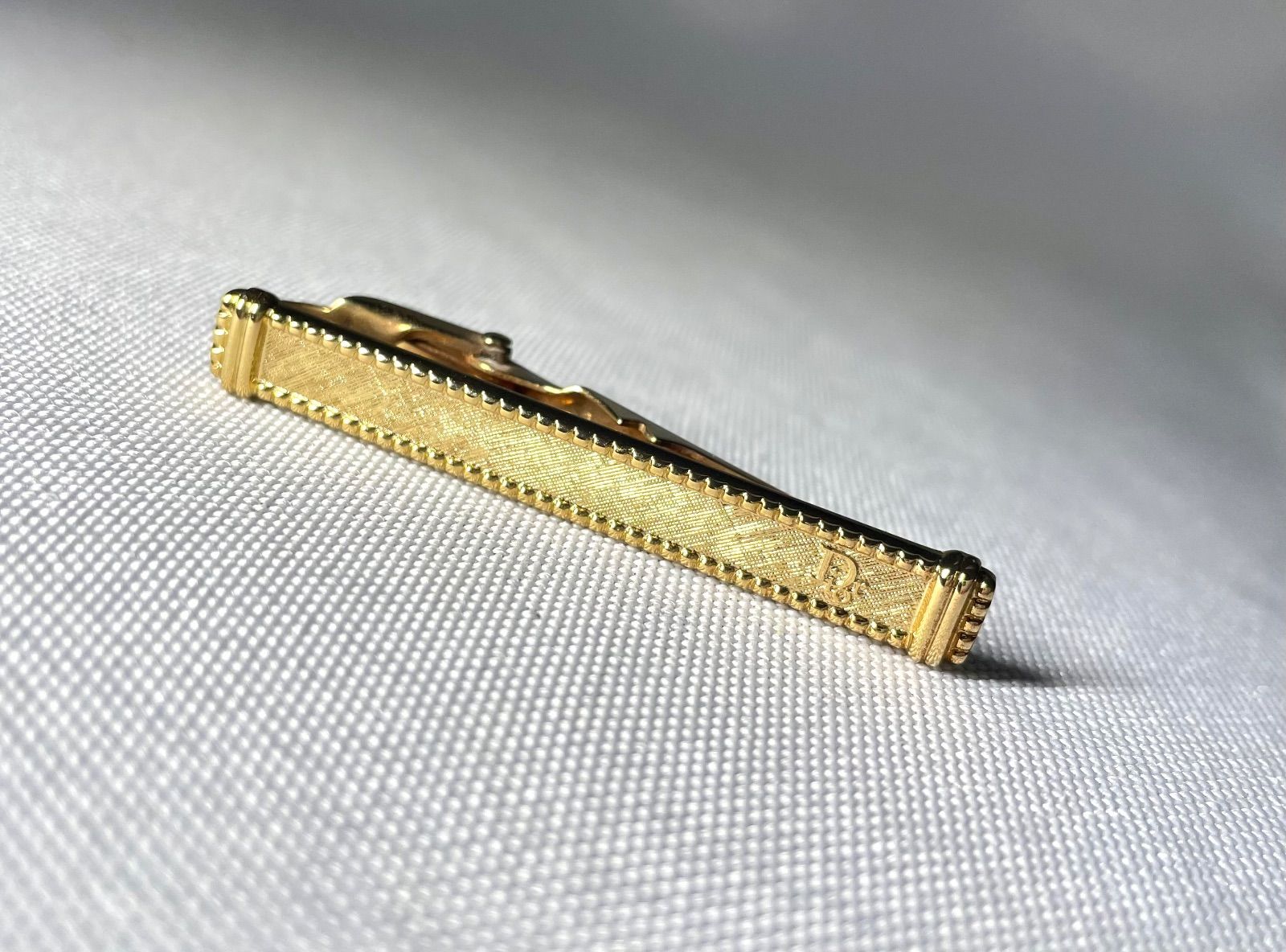 【極美品】Dior　ディオール　ネクタイピン　CDロゴ　ストライプ　ゴールド 極美品】Dior ディオール ネクタイピン CDロゴ ストライプ ゴールド