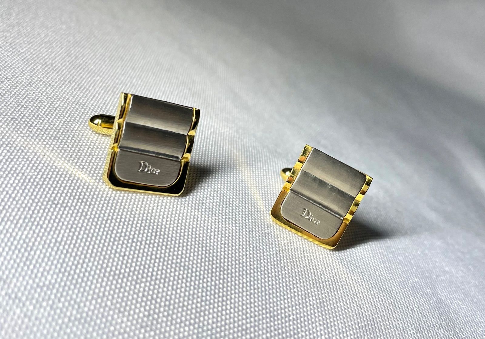 Dior ディオール ブランドロゴ ゴールド-艶消しシルバー ヴィンテージスクエアカフス カフリンクス ボタン メンズ