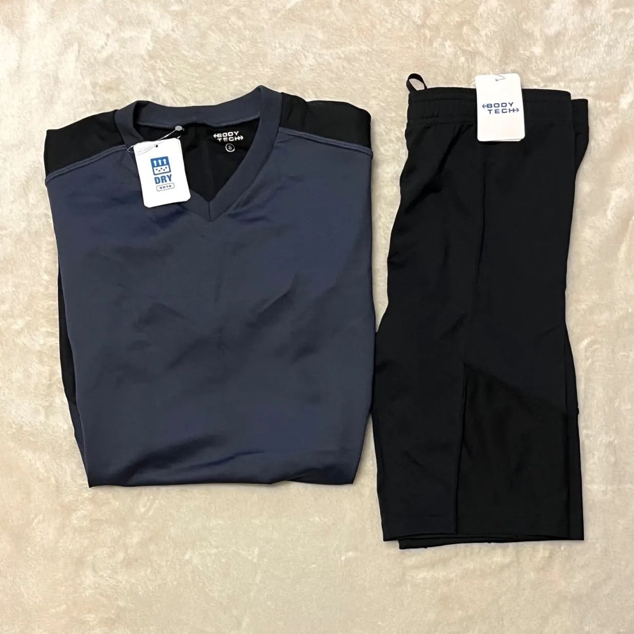 UNIQLO トレーニングウェア 上下セット 半袖 半ズボン BODYTECH 