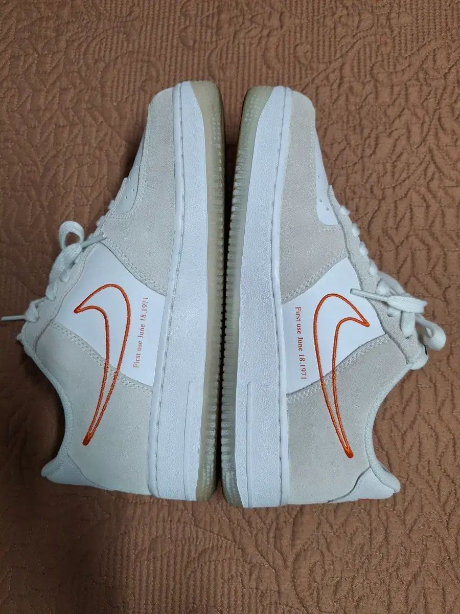 250 NIKE エアフォース1 レディース スニーカー 2144