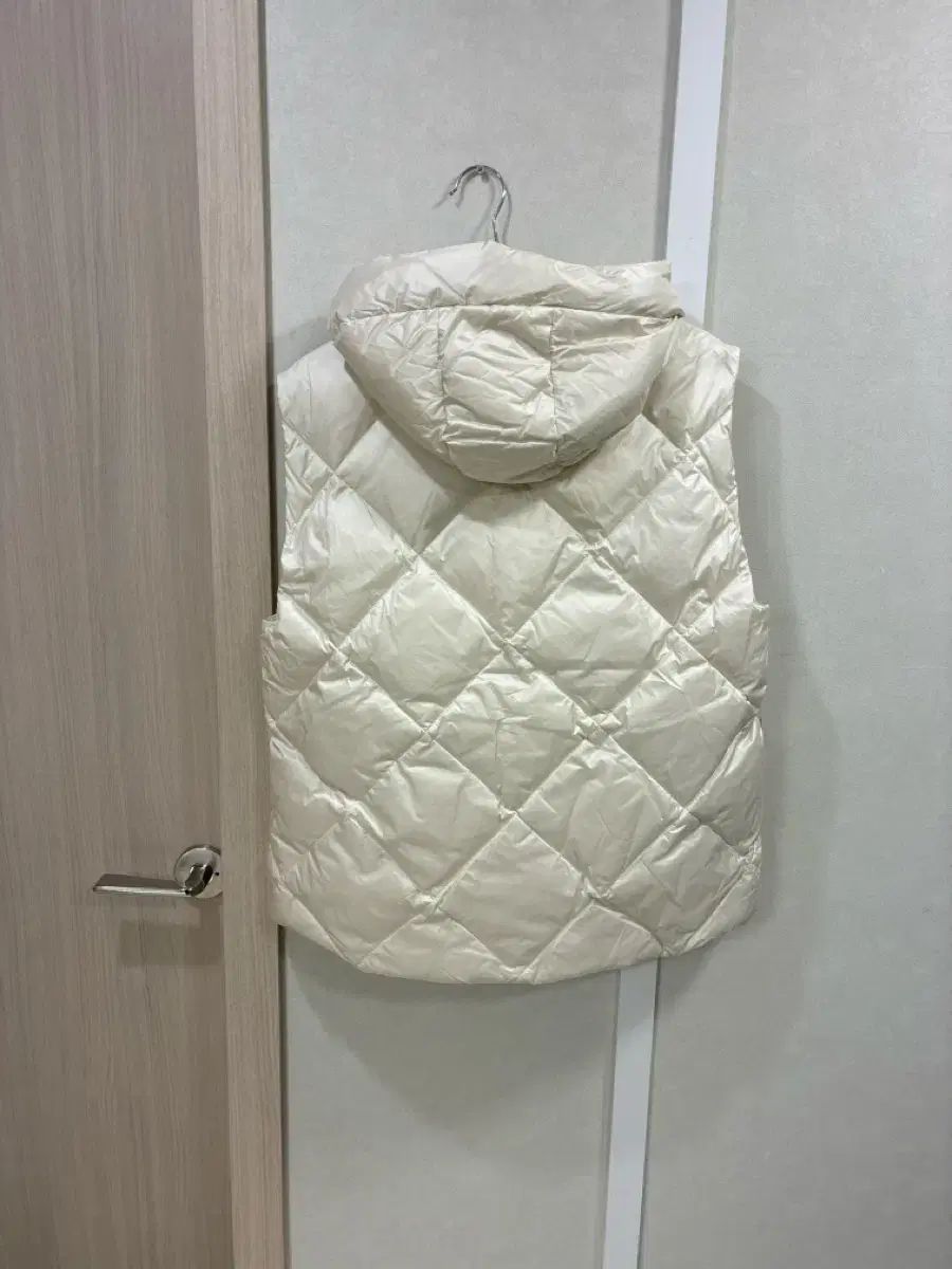 ダックダウンダウンベスト