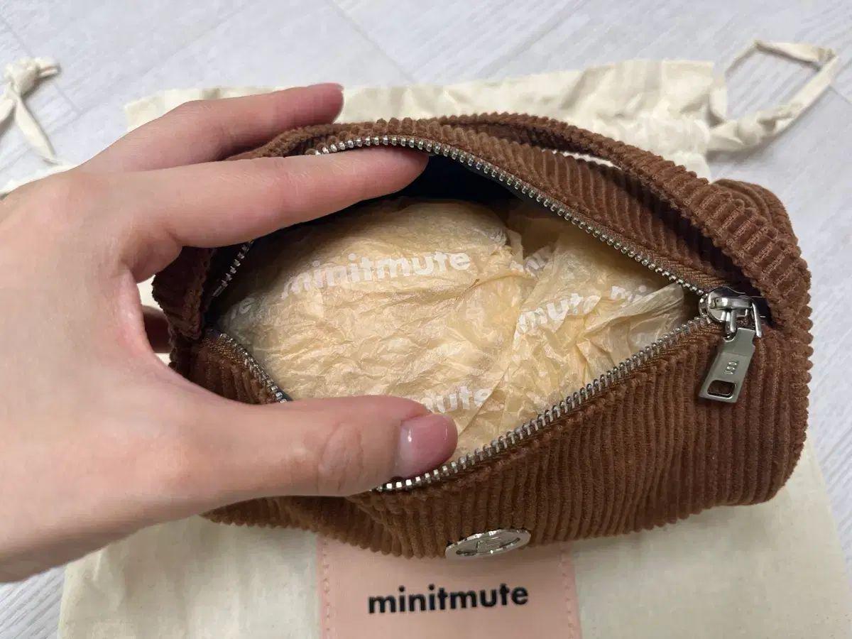 MINITMUTE ミニミュート クローサークル コーデュロイ バッグ ブラウン