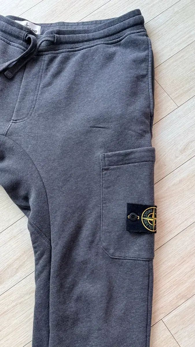 STONE ISLAND ジョガーパンツ