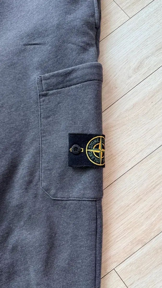 STONE ISLAND ジョガーパンツ