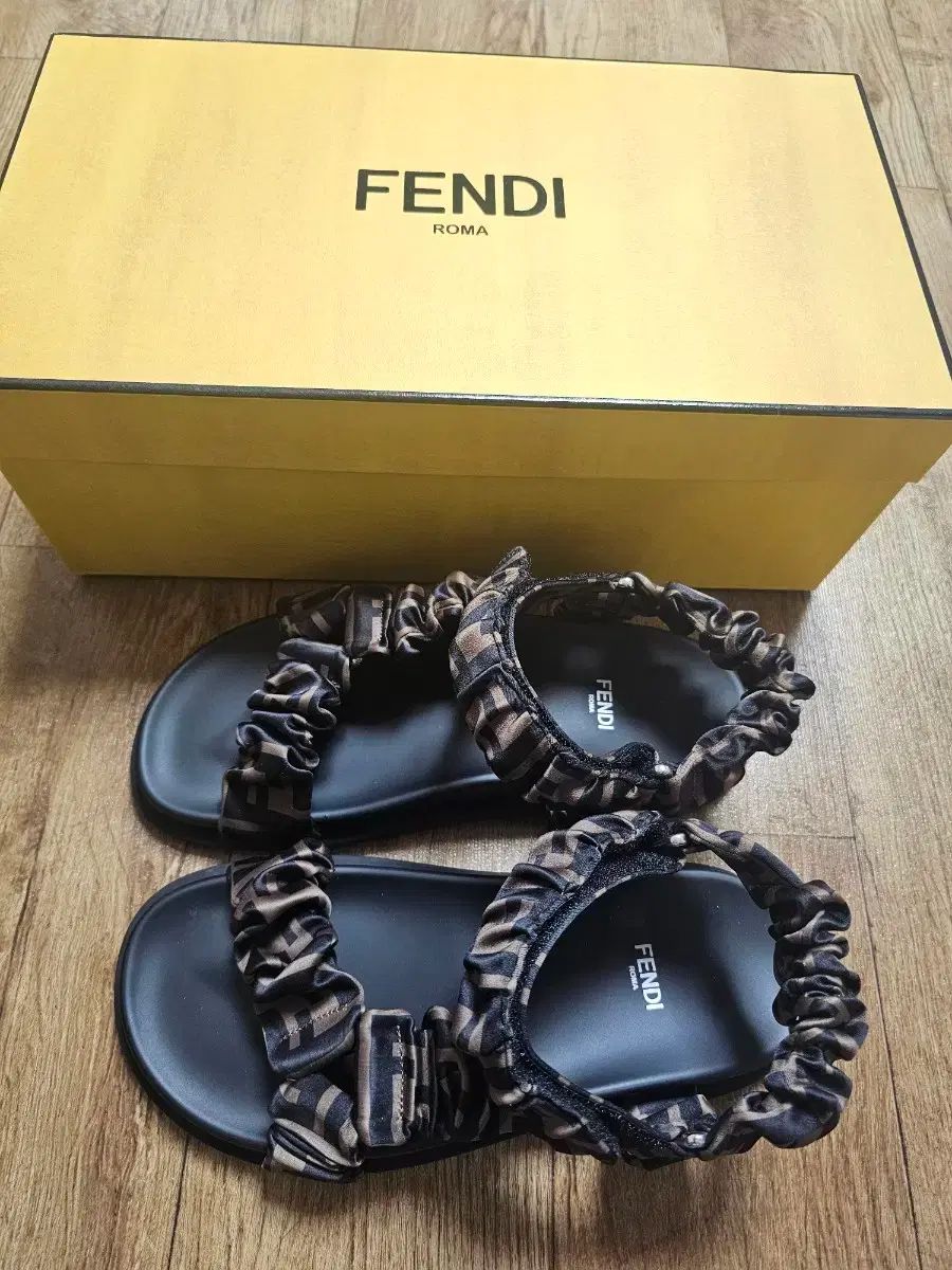 フェンディ FENDI フィール サテン サンダル ブラウン 夏 スリッパ