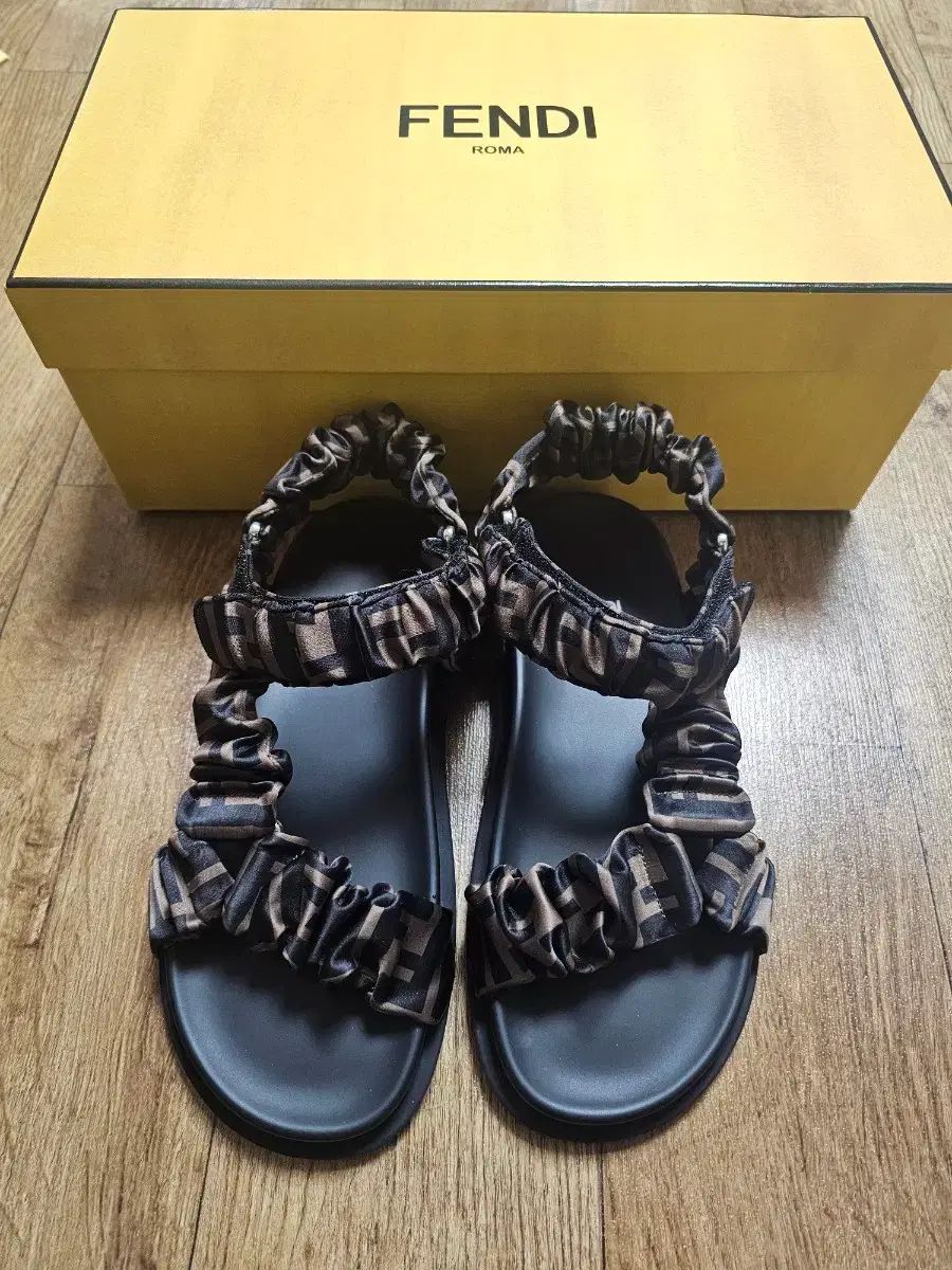 フェンディ FENDI フィール サテン サンダル ブラウン 夏 スリッパ