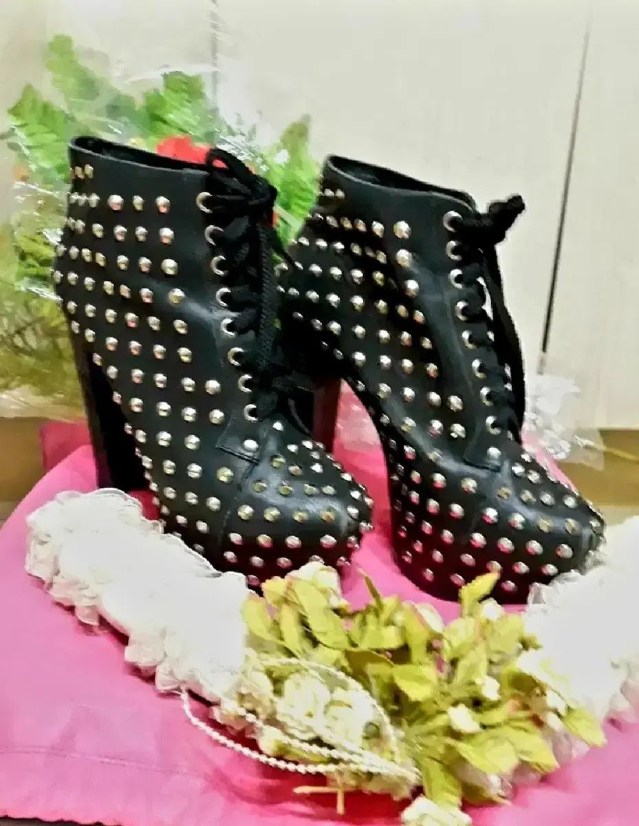 スタッズ プラットフォームヒール ウォーカーブーツ