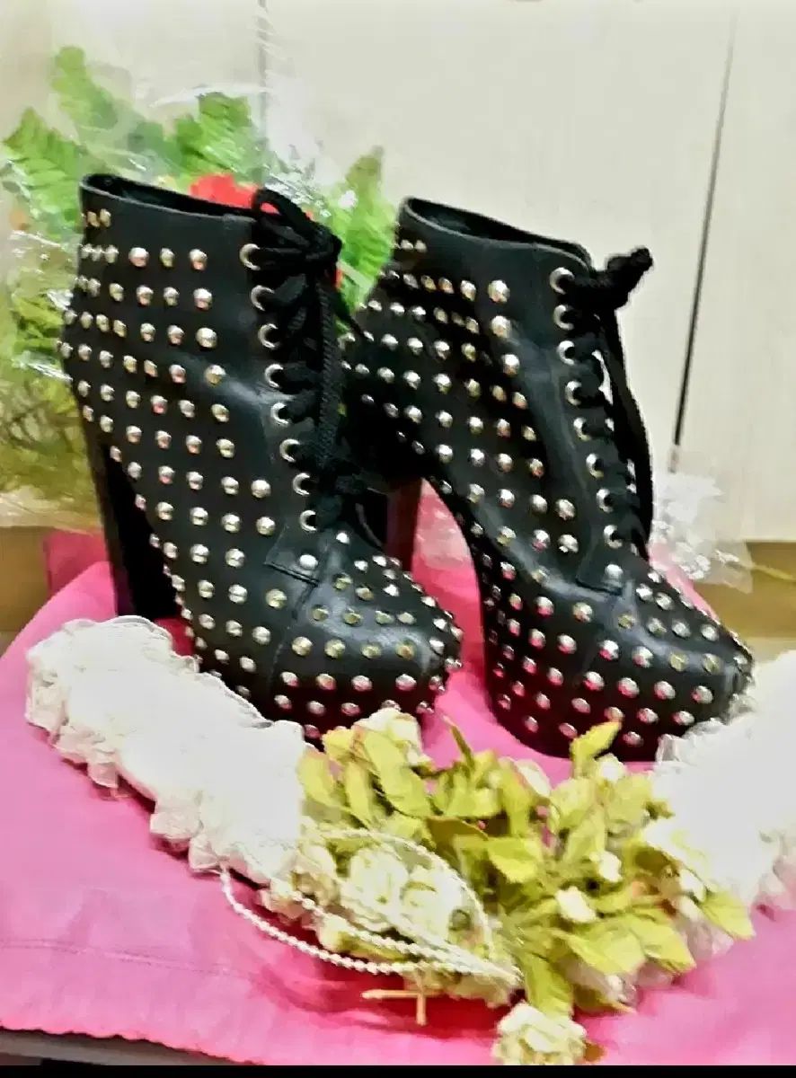 スタッズ プラットフォームヒール