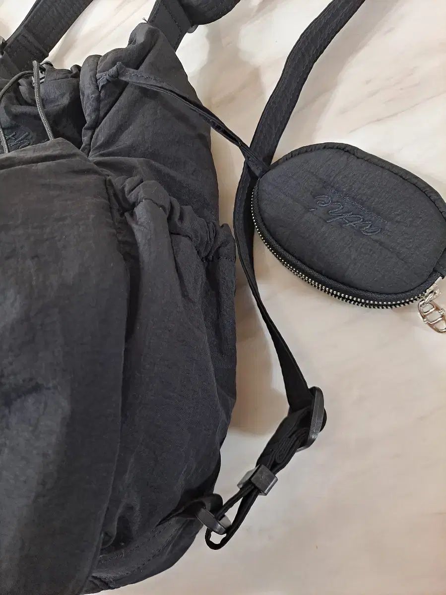 アッテヴァネッサ ブリューノ 르봉백 ブラック S