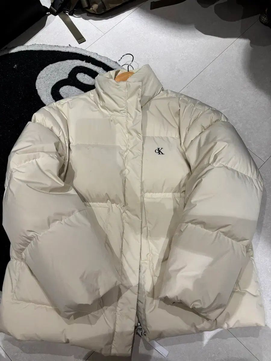 カルバン クライン アイボリー ダウン