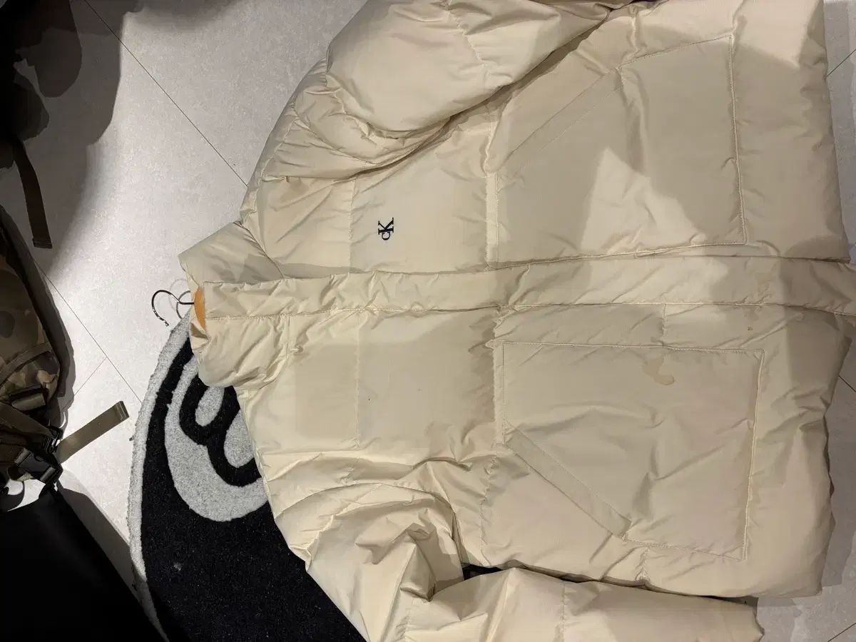 カルバン クライン アイボリー ダウン