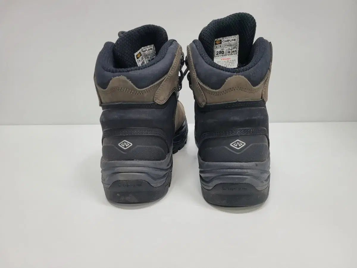 登山靴 アニーストーム