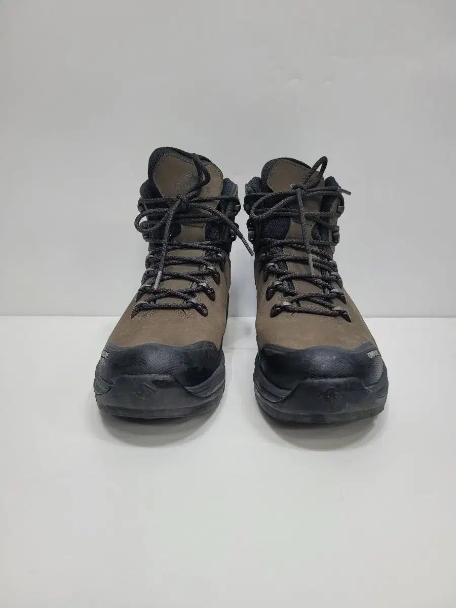 登山靴 アニーストーム