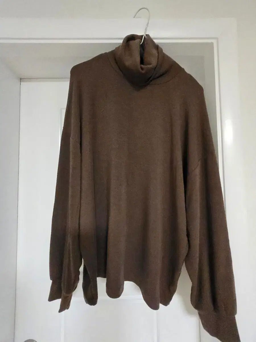 ネセサリー ウール ルーズタートルネック