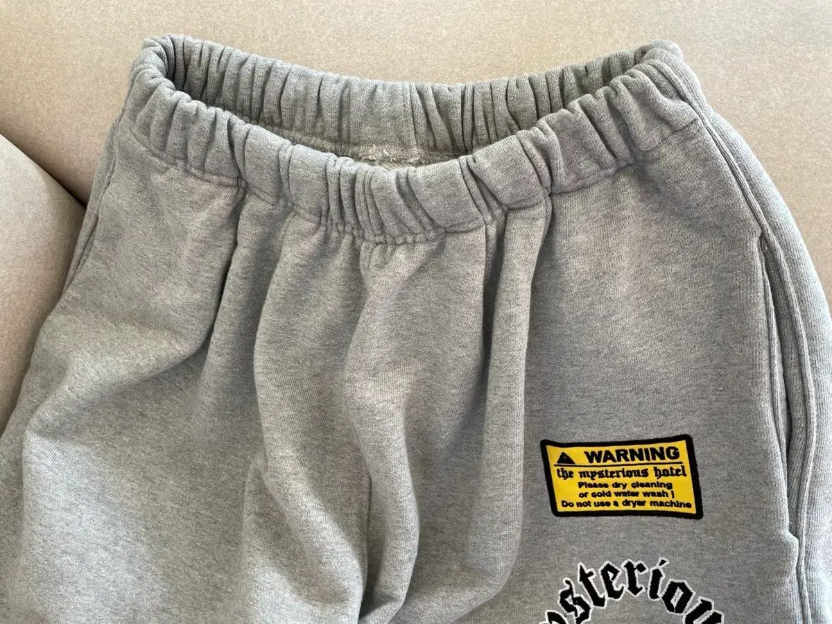  THE MYSTERIOUS HOTEL ザ ミステリアス ホテル パッチ トレーナー パンツ グレー ジョガーパンツ スウェットパンツ パンツ